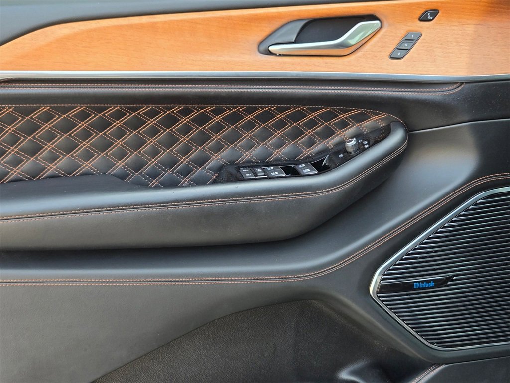 Used 2023 Jeep Grand Cherokee Summit image 11