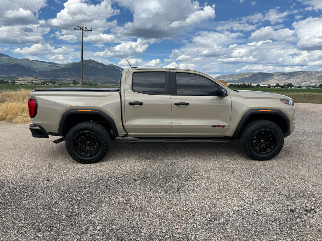 Used 2024 GMC Canyon AT4 w/ Technology Package AWD/4WD image 8