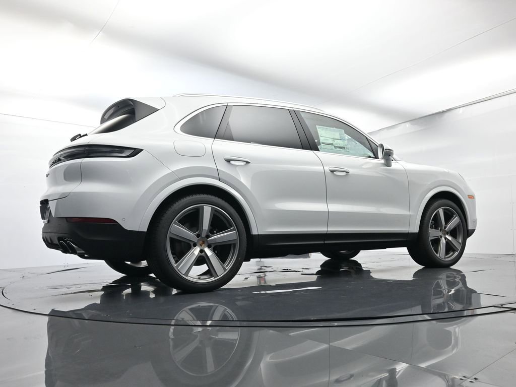 Certified 2025 Porsche Cayenne AWD/4WD image 49