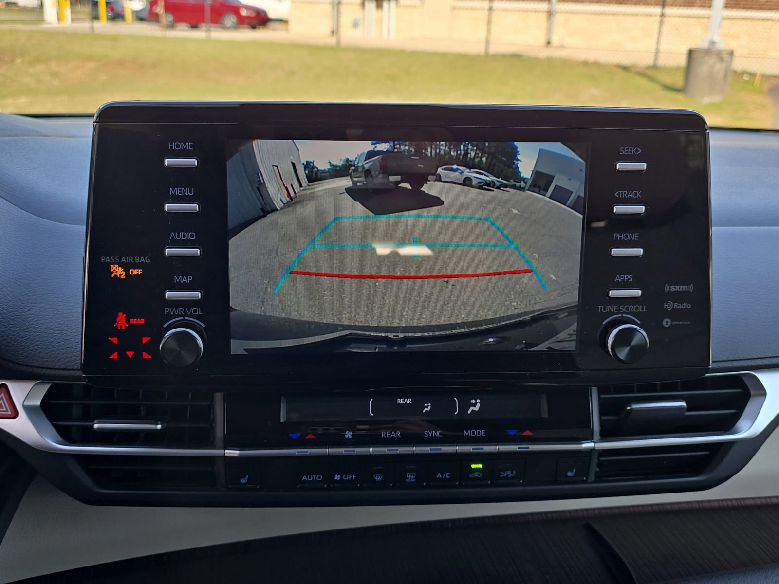 Used 2021 Toyota Sienna XLE image 30