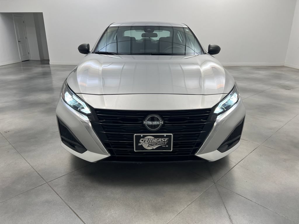 Used 2024 Nissan Altima 2.5 SV FWD image 3