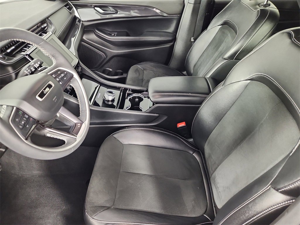 Used 2023 Jeep Grand Cherokee L Laredo image 10