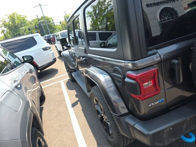 Used 2022 Jeep Wrangler Unlimited Sahara w/ Cold Weather Group AWD/4WD image 10