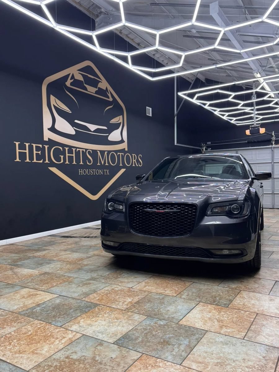 Used 2023 Chrysler 300 S RWD image 2