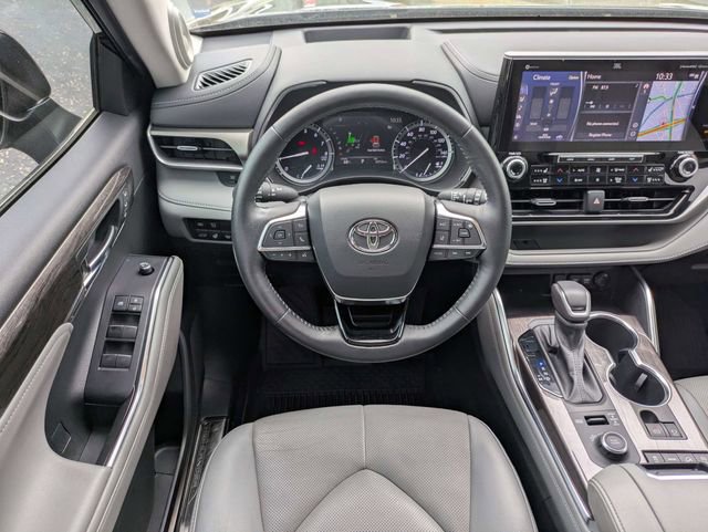 Used 2021 Toyota Highlander Platinum image 18