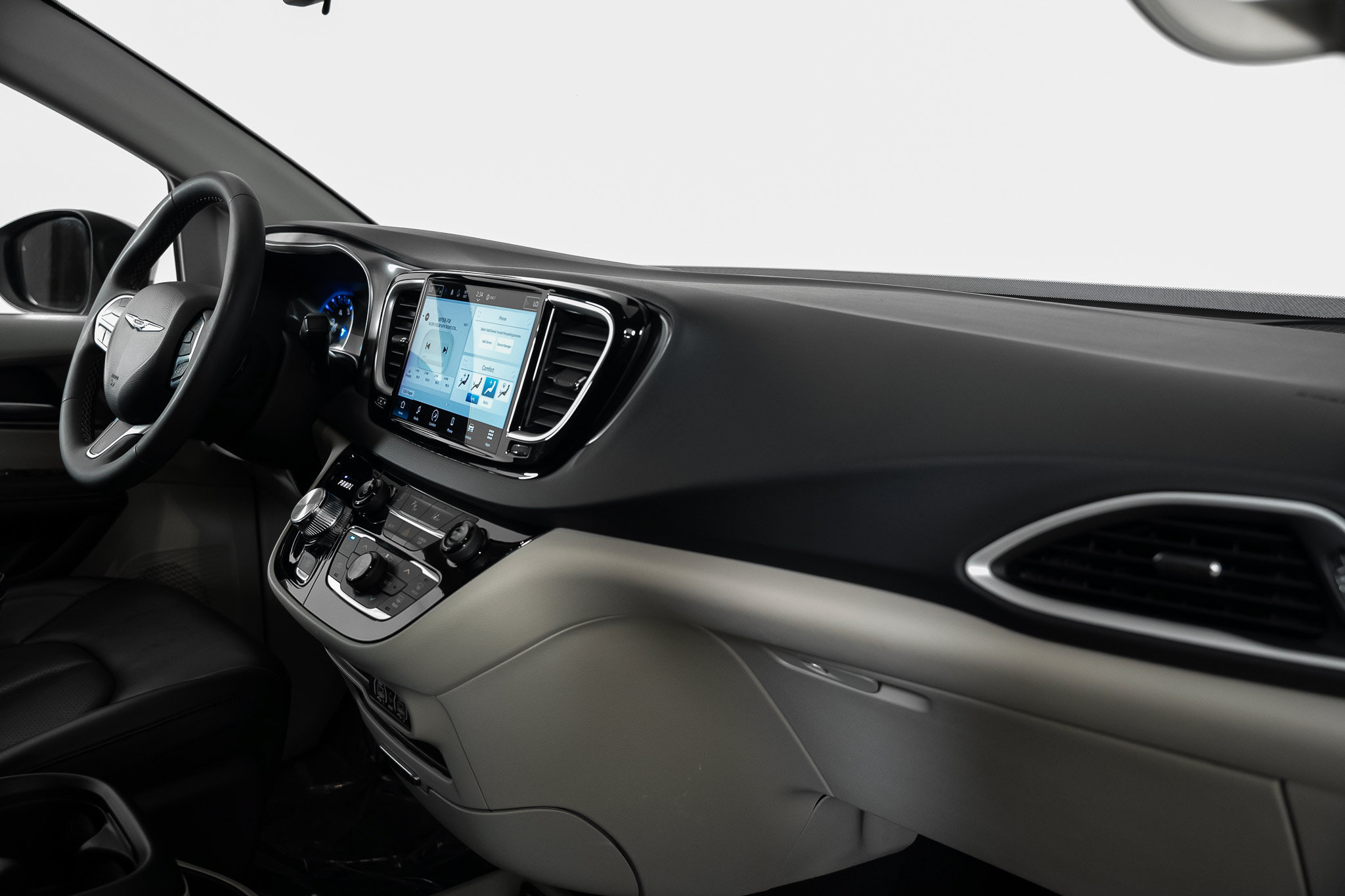 Used 2023 Chrysler Pacifica Touring-L FWD image 39