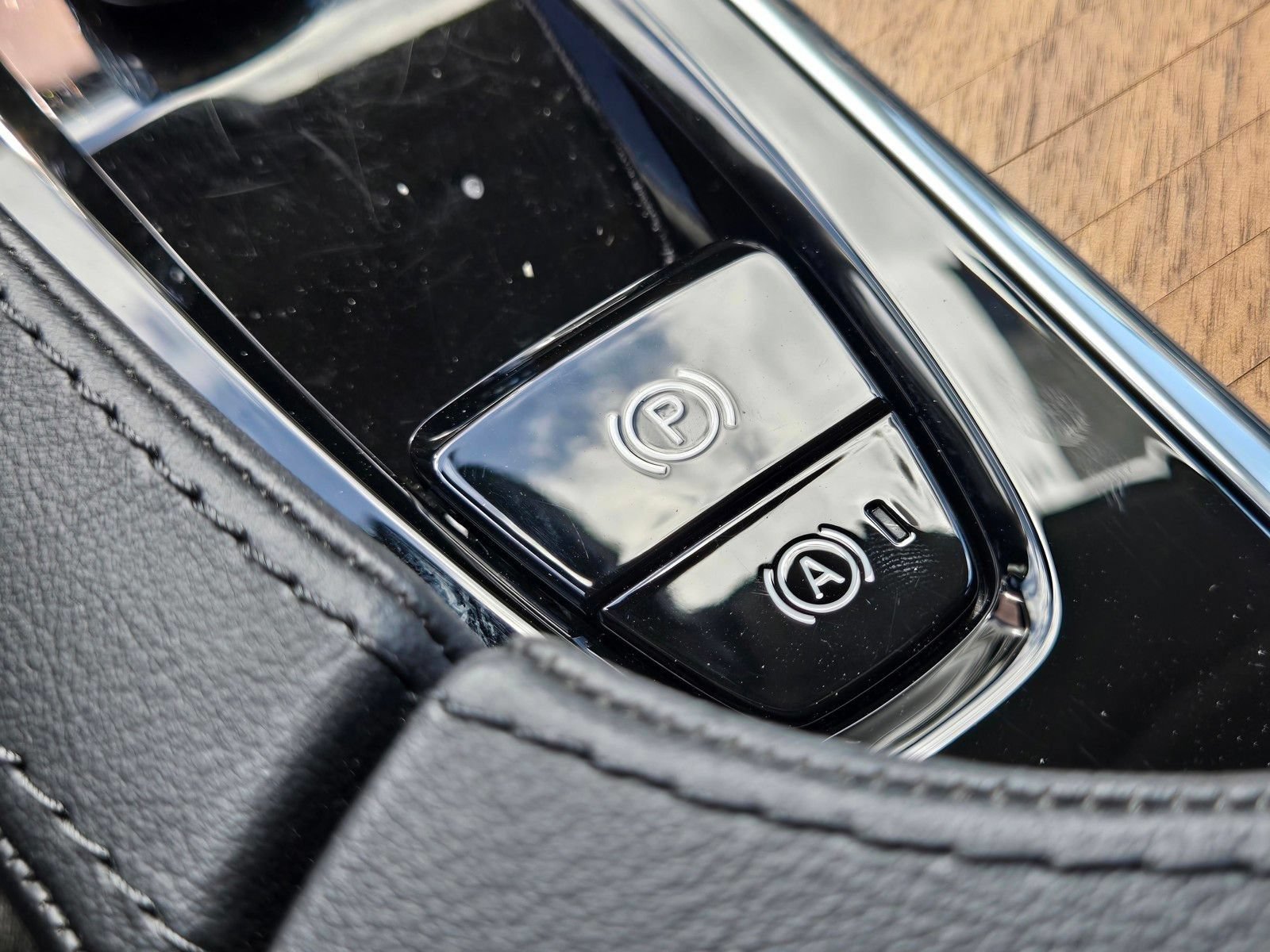 Certified 2025 Volvo XC90 B6 Plus AWD/4WD image 30