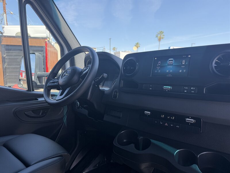 Used 2023 Mercedes-Benz Sprinter 3500 image 15