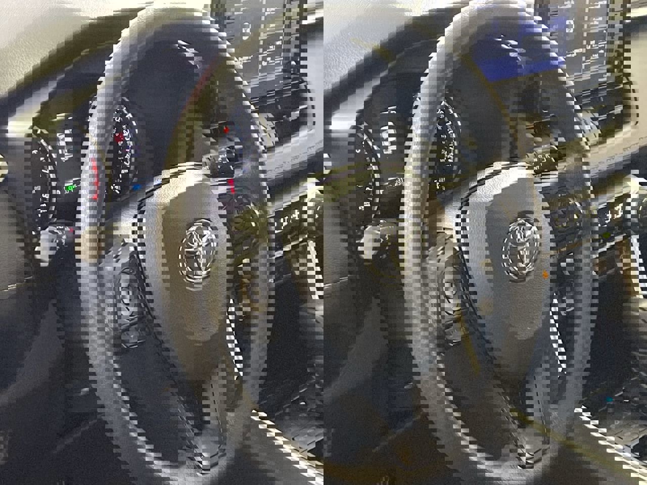 Used 2022 Toyota RAV4 XLE image 12