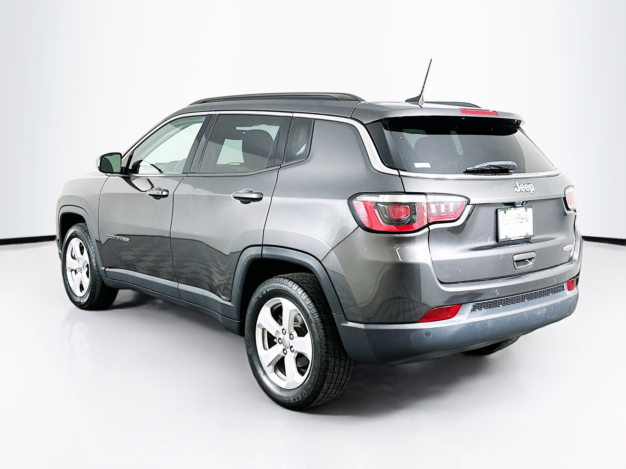 Used 2017 Jeep Compass Latitude w/ Popular Equipment Group FWD image 5