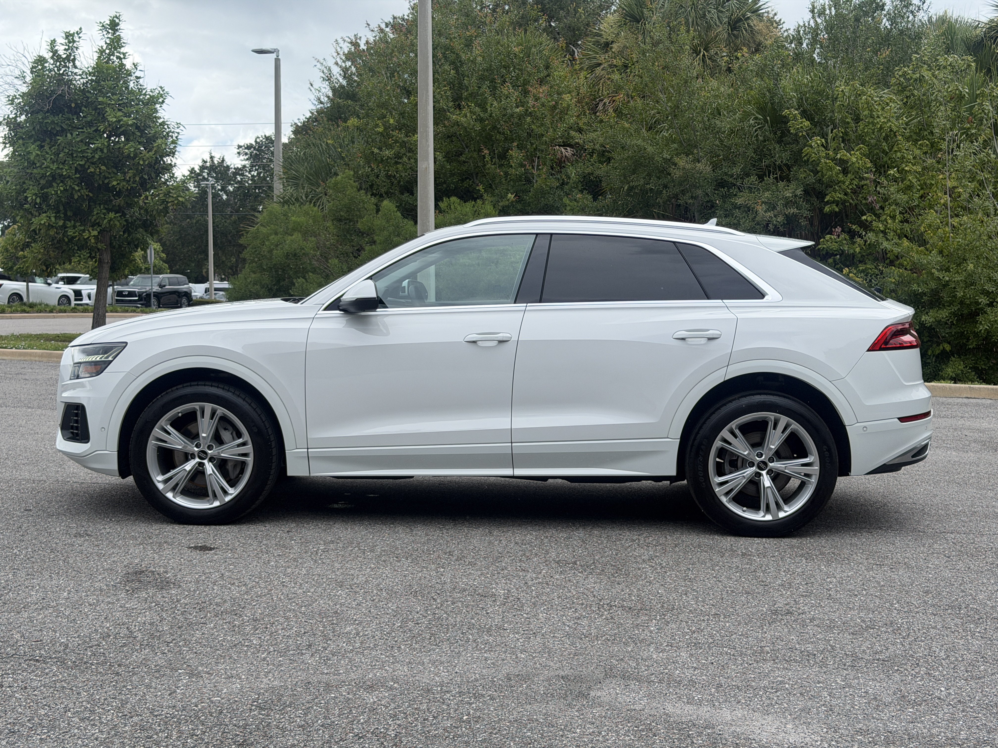 Used 2023 Audi Q8 Premium w/ Convenience Package AWD/4WD image 4