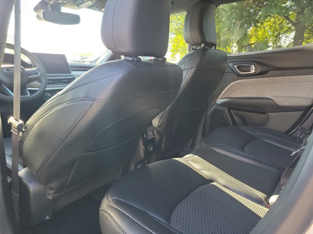 Used 2024 Jeep Compass Latitude AWD/4WD image 19