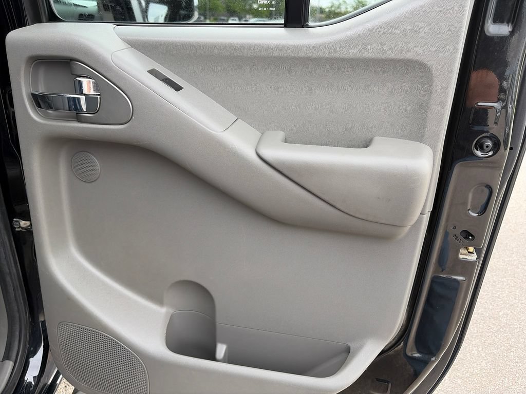 Used 2016 Nissan Frontier SL w/ Moonroof Package AWD/4WD image 31