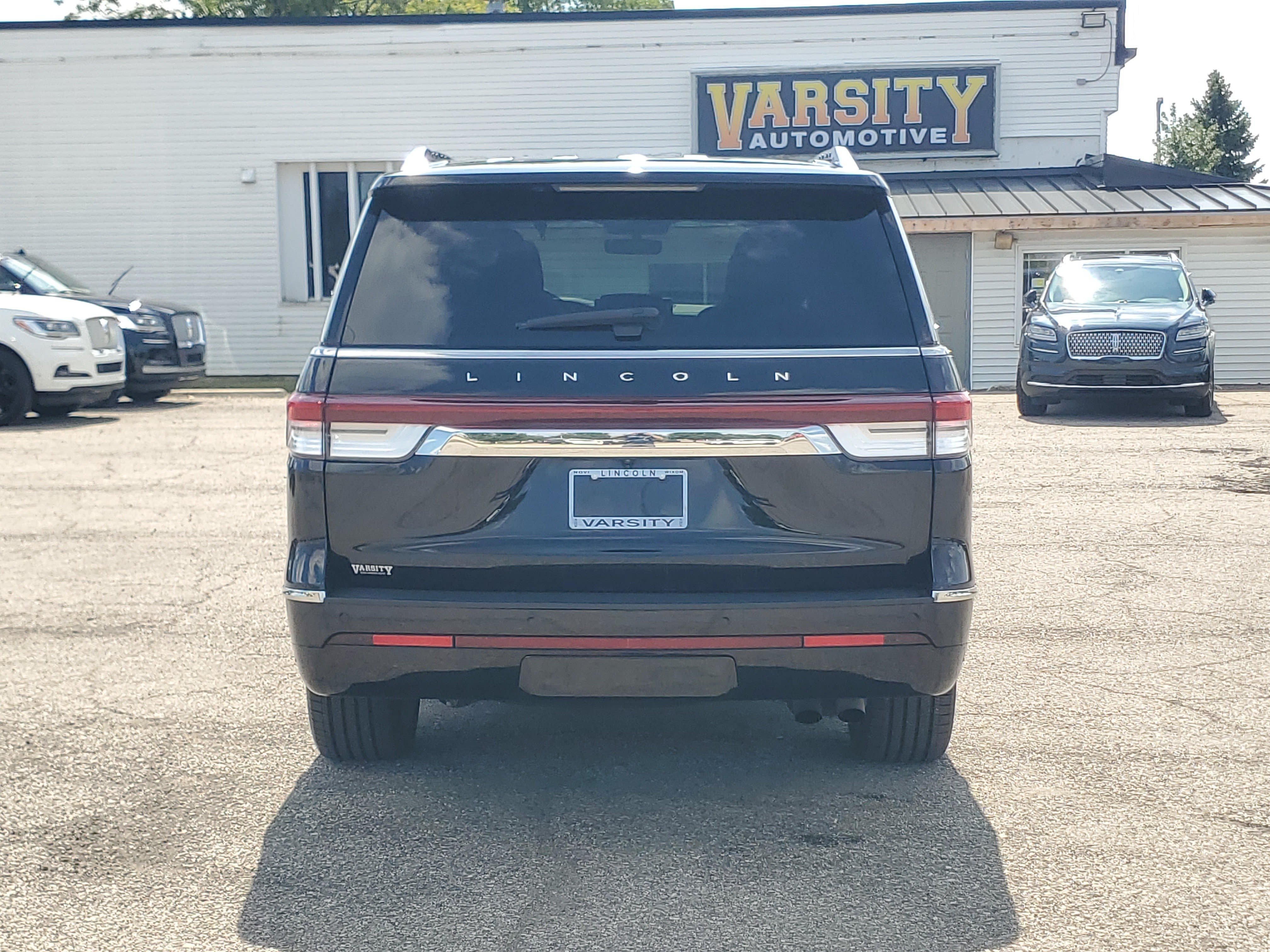 Certified 2023 Lincoln Navigator Reserve AWD/4WD image 5