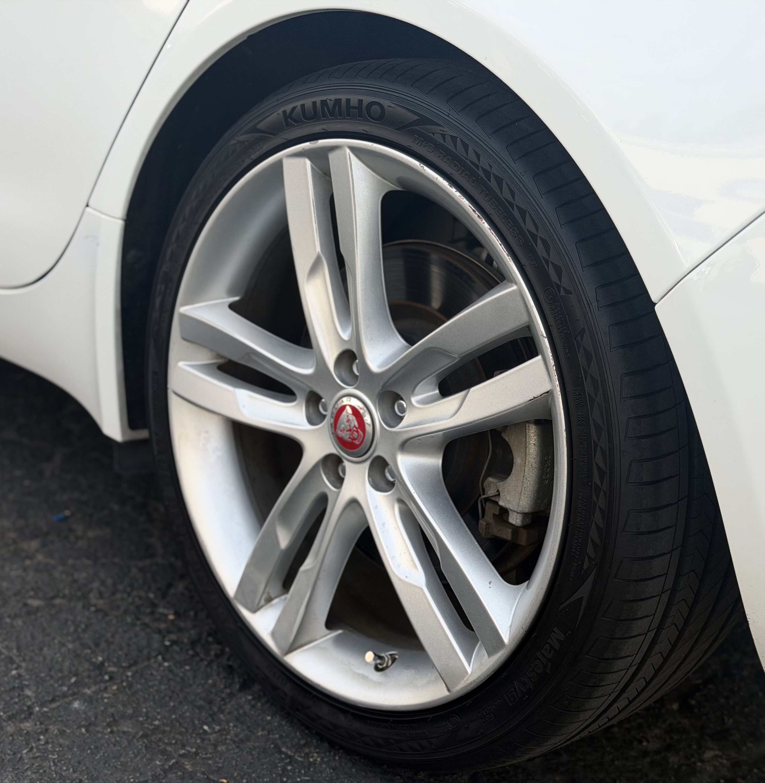 Used 2017 Jaguar XE Prestige RWD image 11