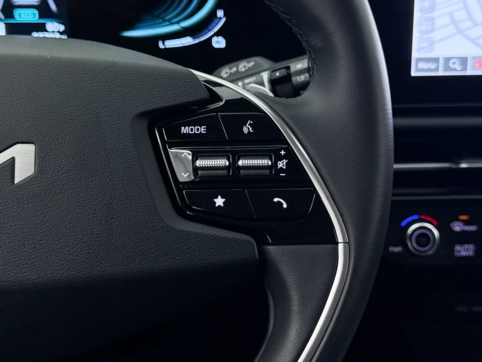 Certified 2024 Kia Niro EX Touring image 35