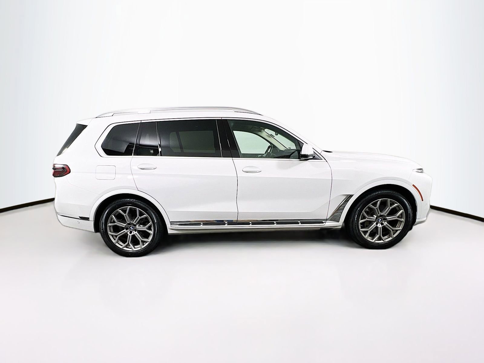 Used 2024 BMW X7 xDrive40i image 8