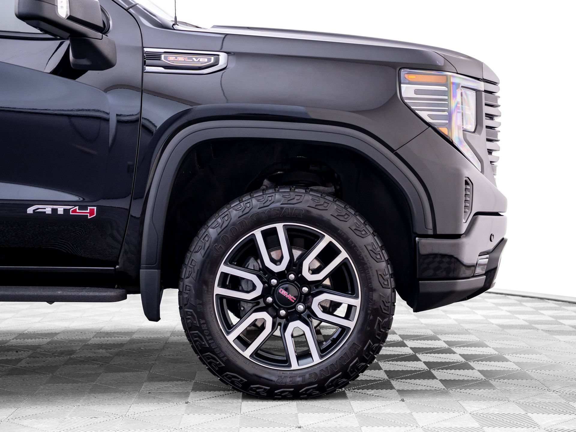 Used 2023 GMC Sierra 1500 AT4 w/ Technology Package AWD/4WD image 33