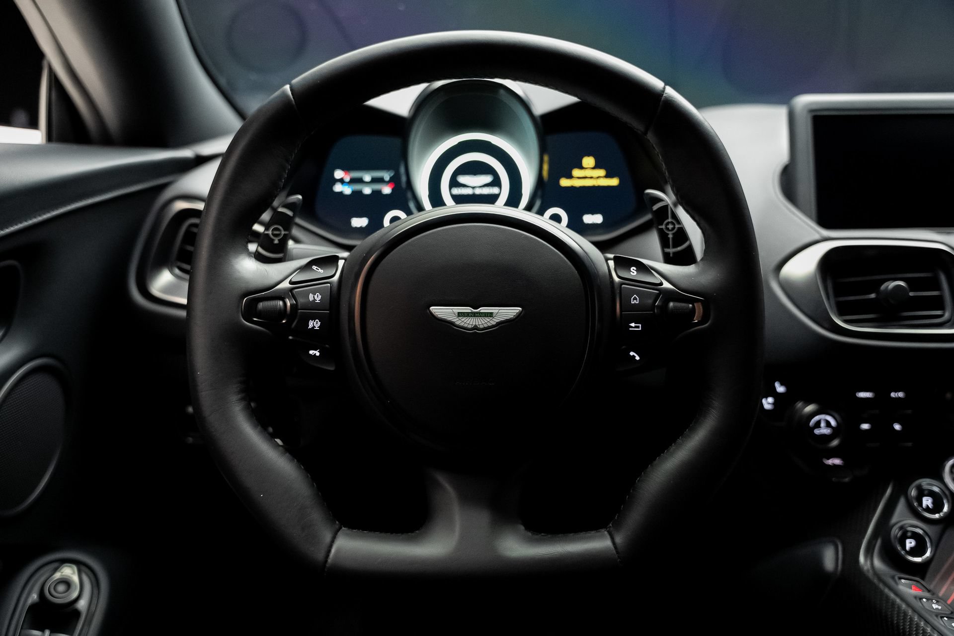 Used 2022 Aston Martin V8 Vantage Coupe RWD image 50