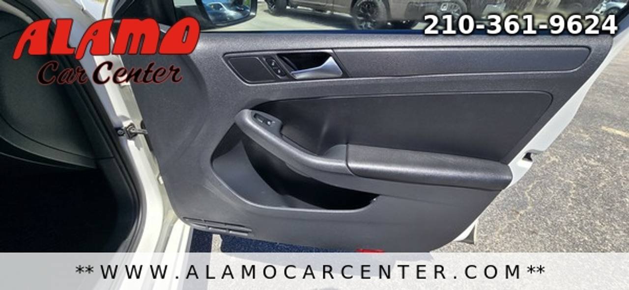 Used 2011 Volkswagen Jetta SE FWD image 18