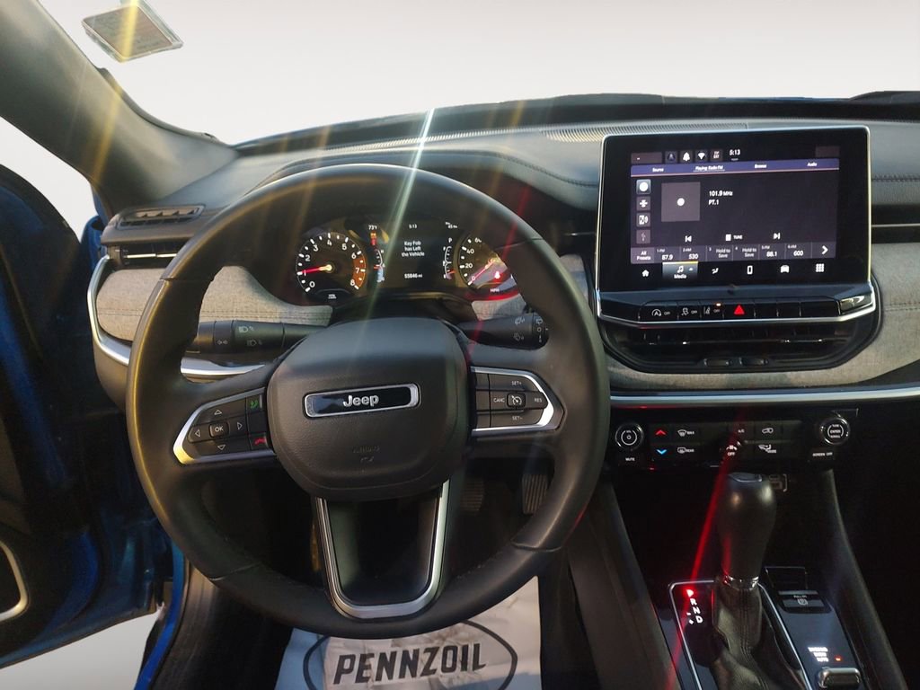 Used 2024 Jeep Compass Latitude image 10