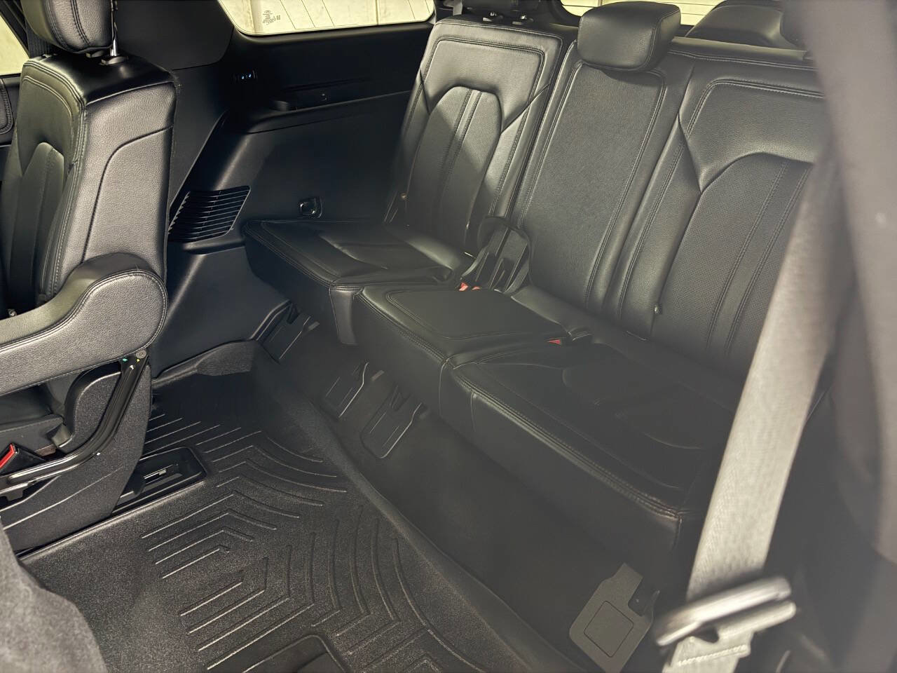 Used 2019 Ford Expedition Limited w/ Equipment Group 302A RWD image 32