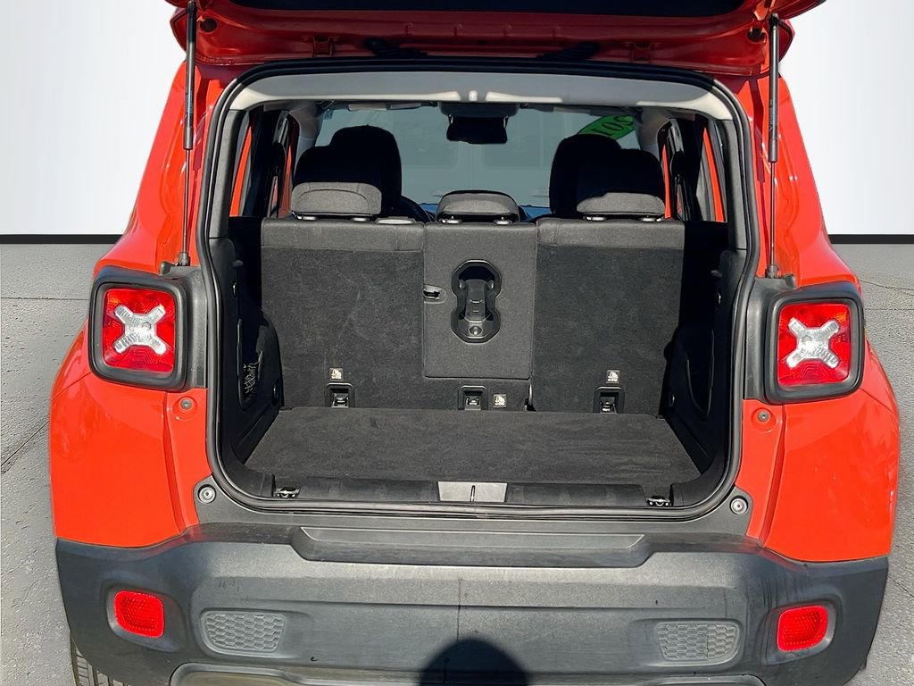 Certified 2019 Jeep Renegade Latitude w/ Popular Equipment Group FWD image 23