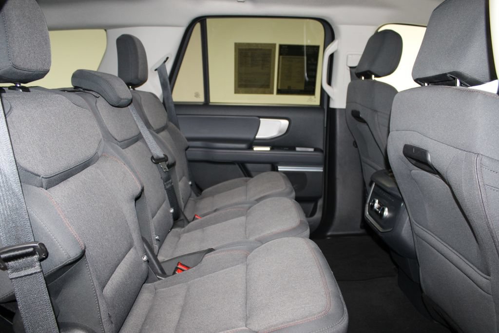 Used 2025 Ford Expedition Active RWD image 32