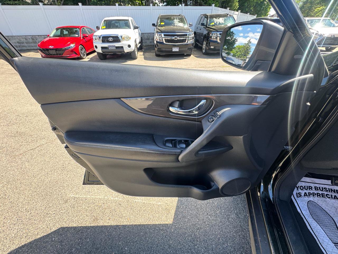 Used 2020 Nissan Rogue SV FWD image 14