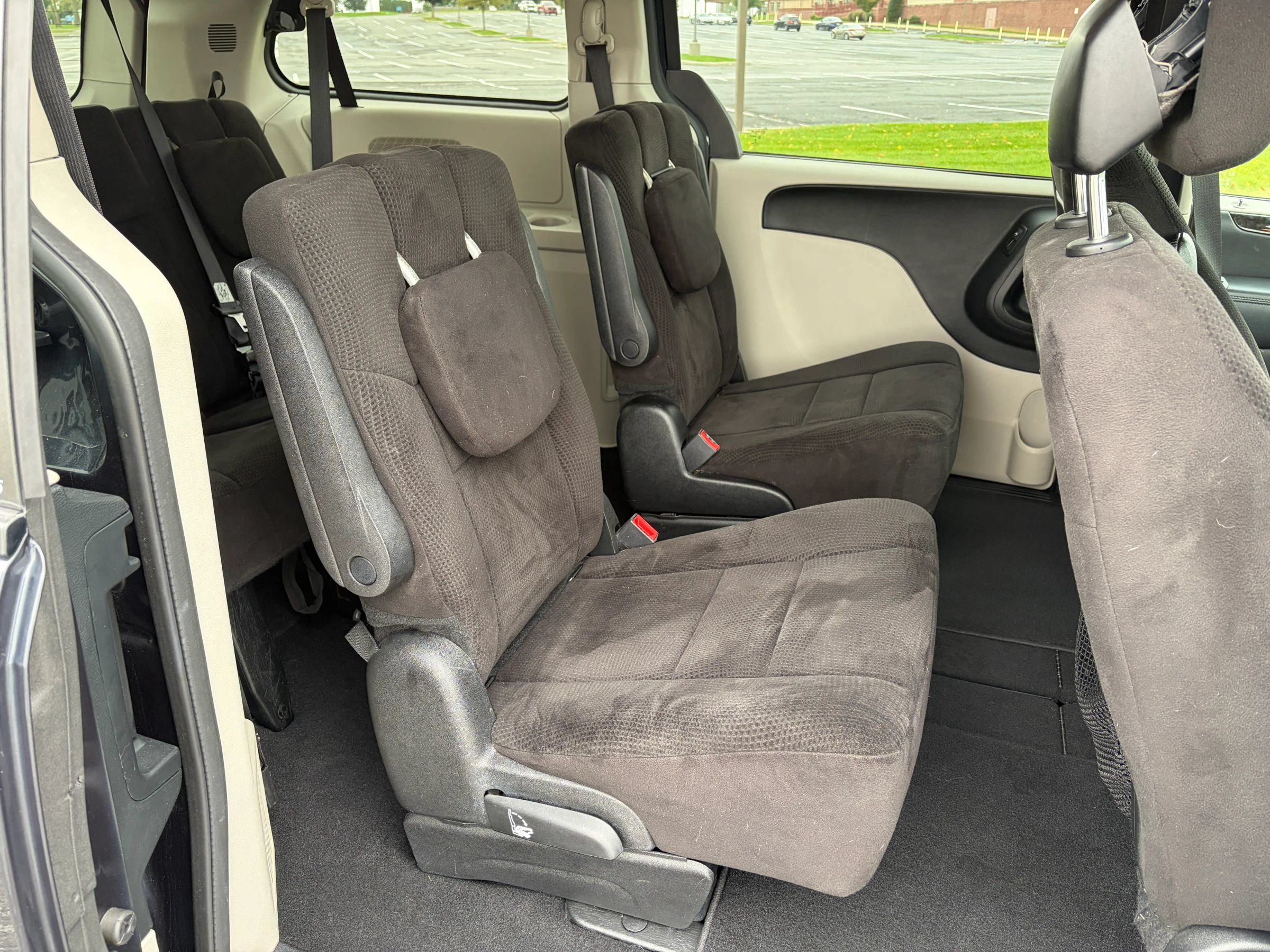 Used 2013 Dodge Grand Caravan SXT w/ Rear Park Assist Pkg FWD image 22