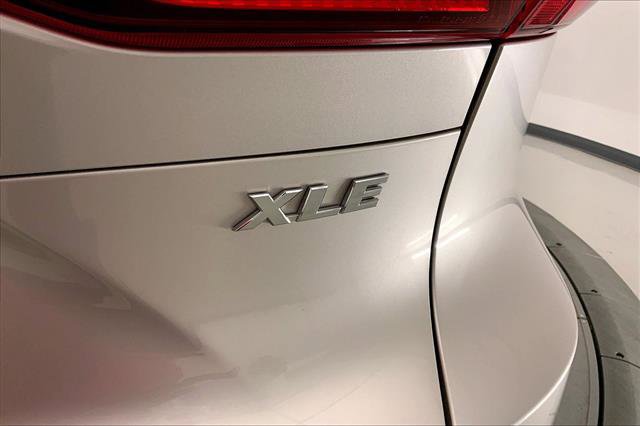 Used 2024 Toyota Venza XLE image 29