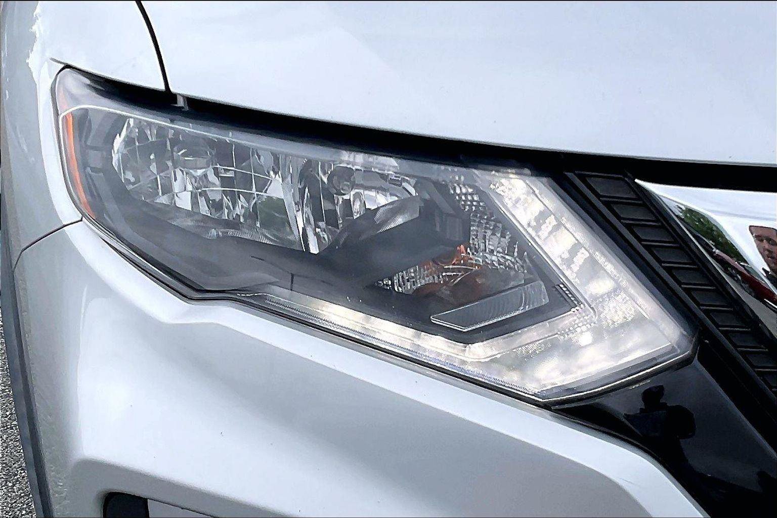 Used 2020 Nissan Rogue SV FWD image 29