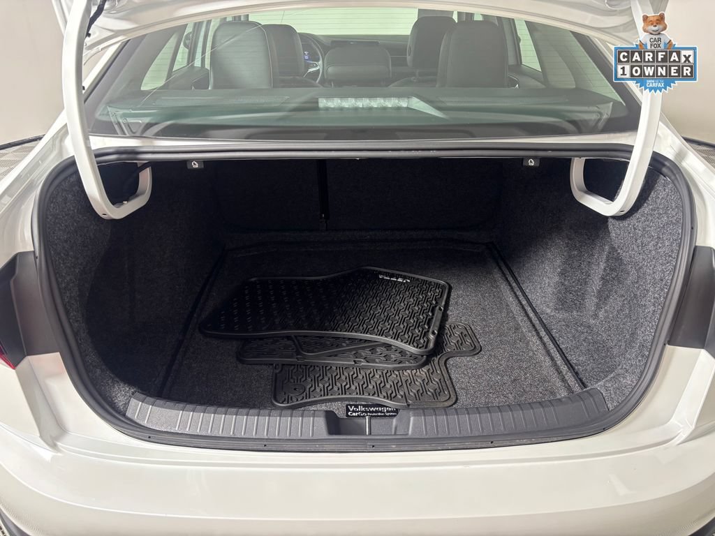 Used 2026 Volkswagen Jetta SE FWD image 24