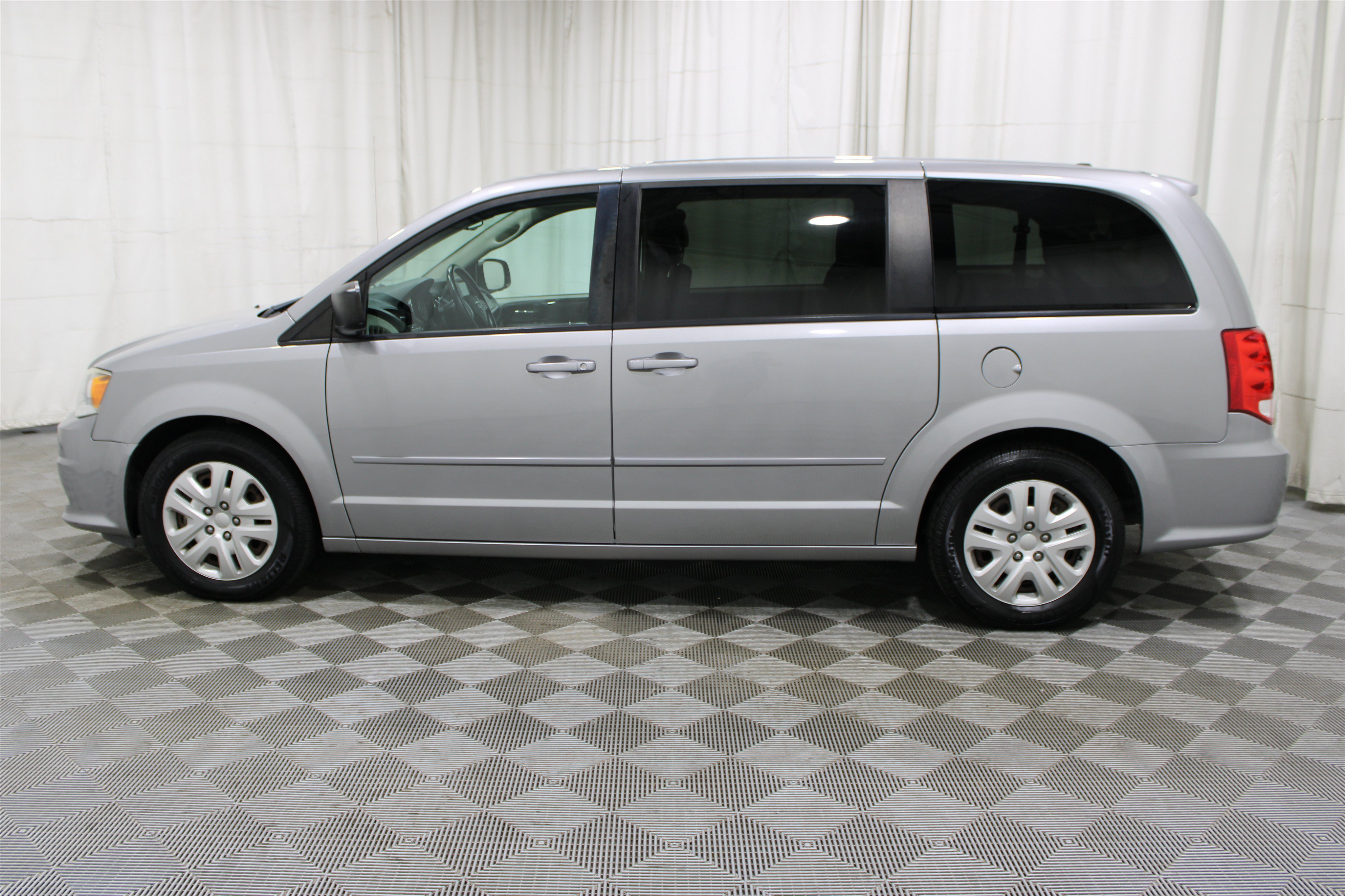 Used 2017 Dodge Grand Caravan SE w/ Power Window Group FWD image 27