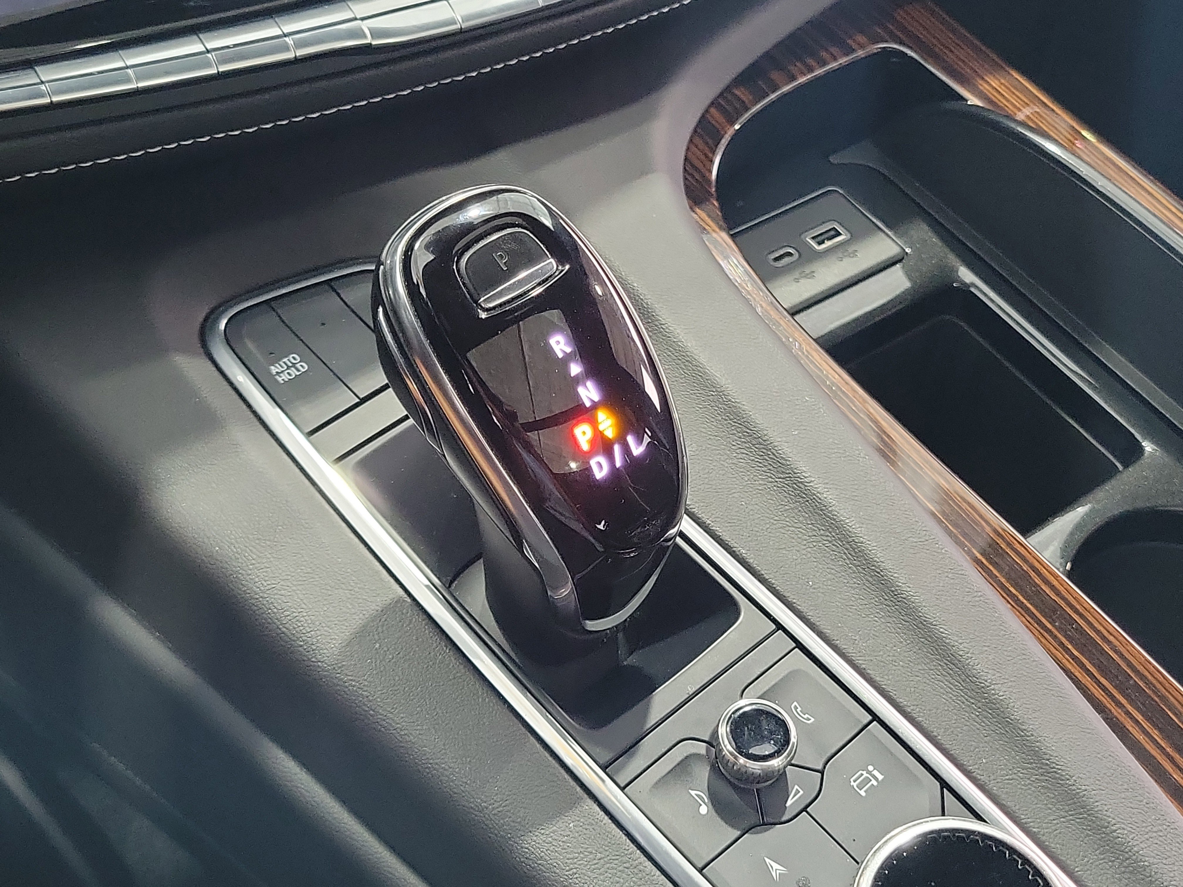 Used 2022 Cadillac Escalade ESV Premium Luxury w/ Performance Package AWD/4WD image 32