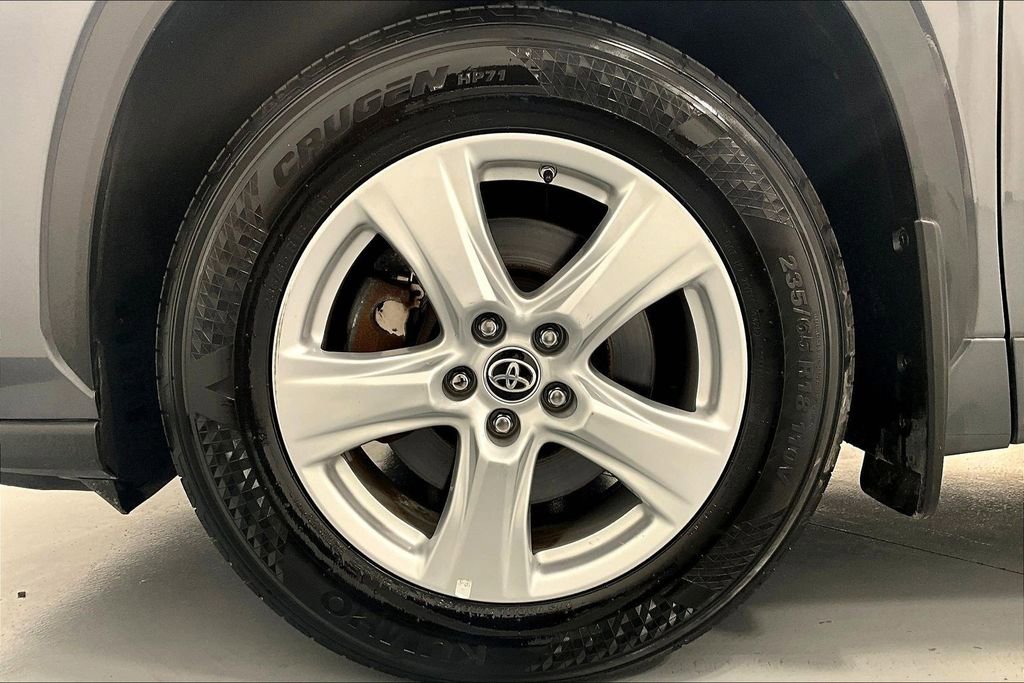 Used 2023 Toyota Highlander L image 11