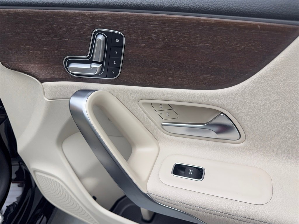 Used 2022 Mercedes-Benz CLA 250 4MATIC image 47