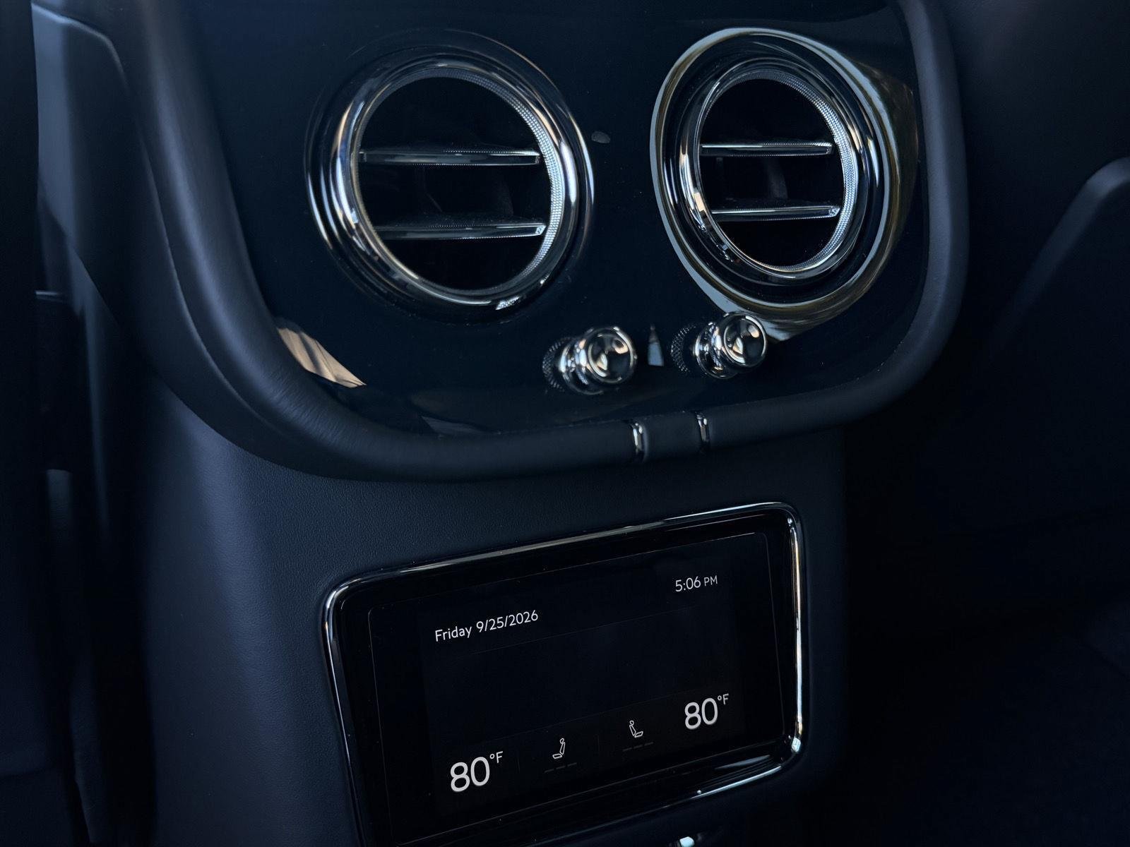 New 2027 Bentley Bentayga AWD/4WD image 14