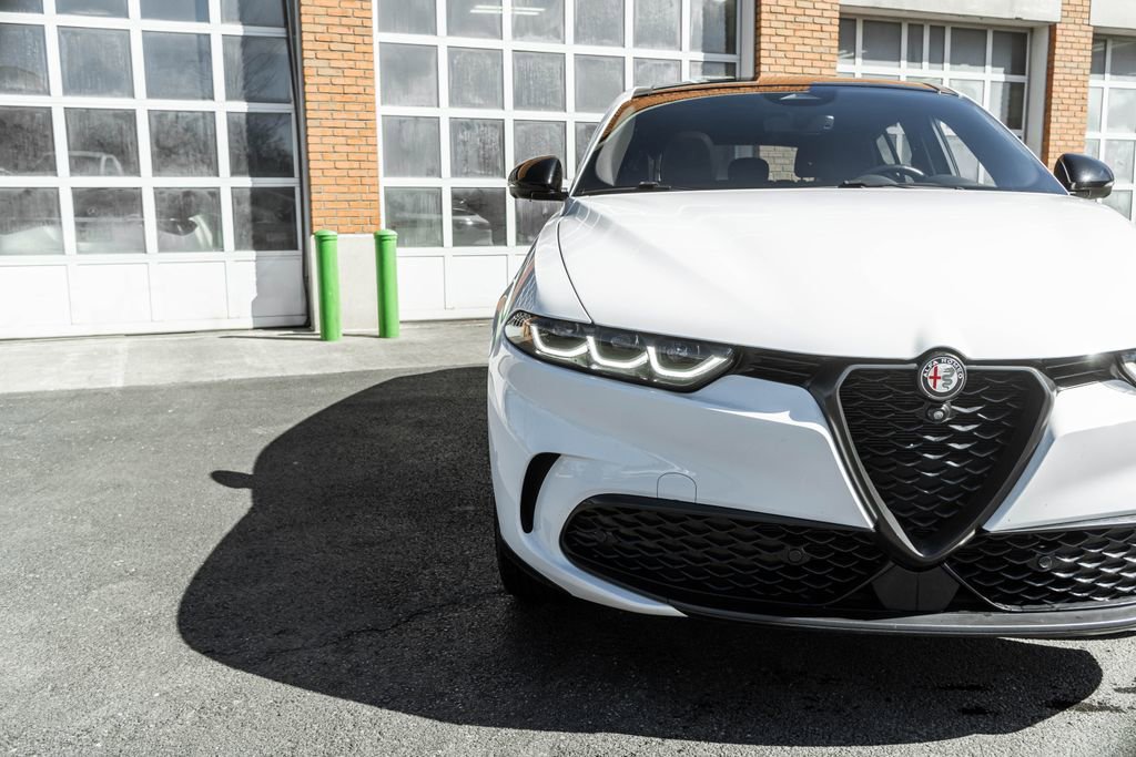 Used 2024 Alfa Romeo Tonale Veloce image 42