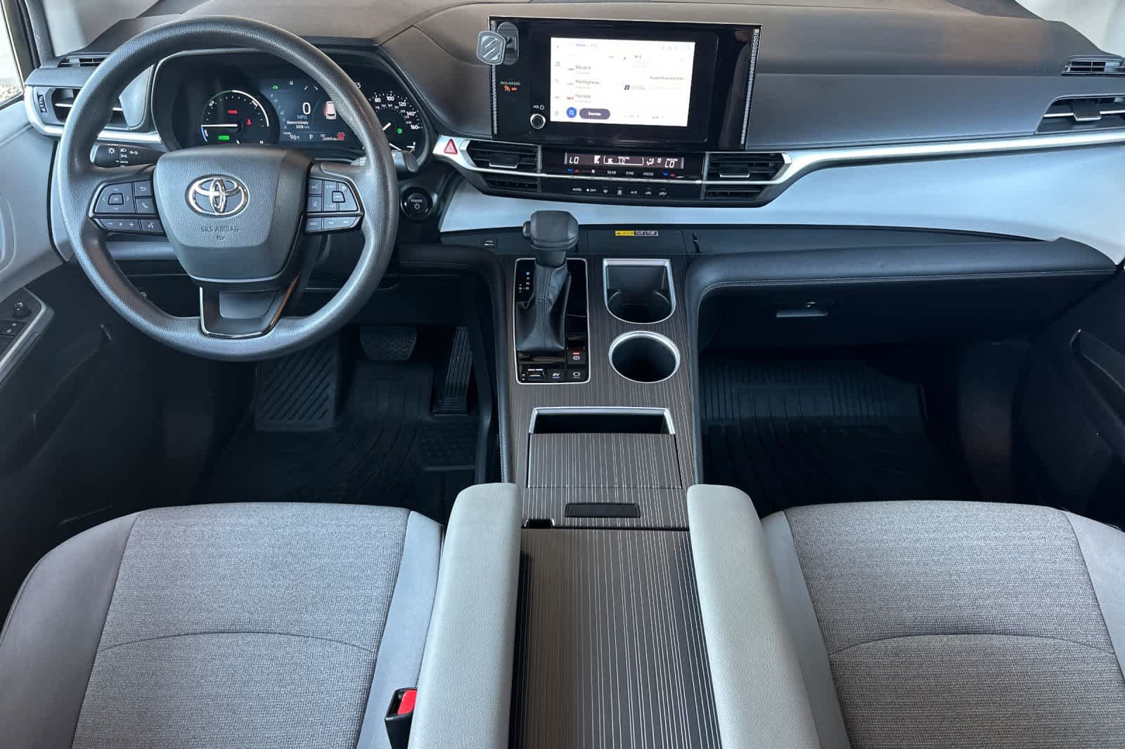 Used 2025 Toyota Sienna LE w/ LE Plus Package AWD/4WD image 3