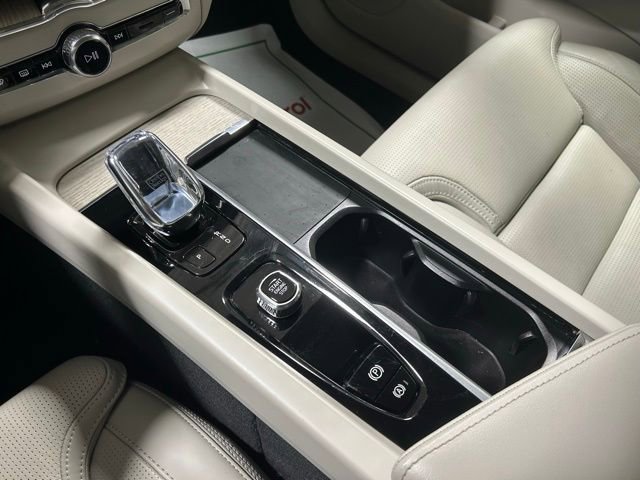 Used 2022 Volvo XC60 T8 Inscription w/ Advanced Package image 22