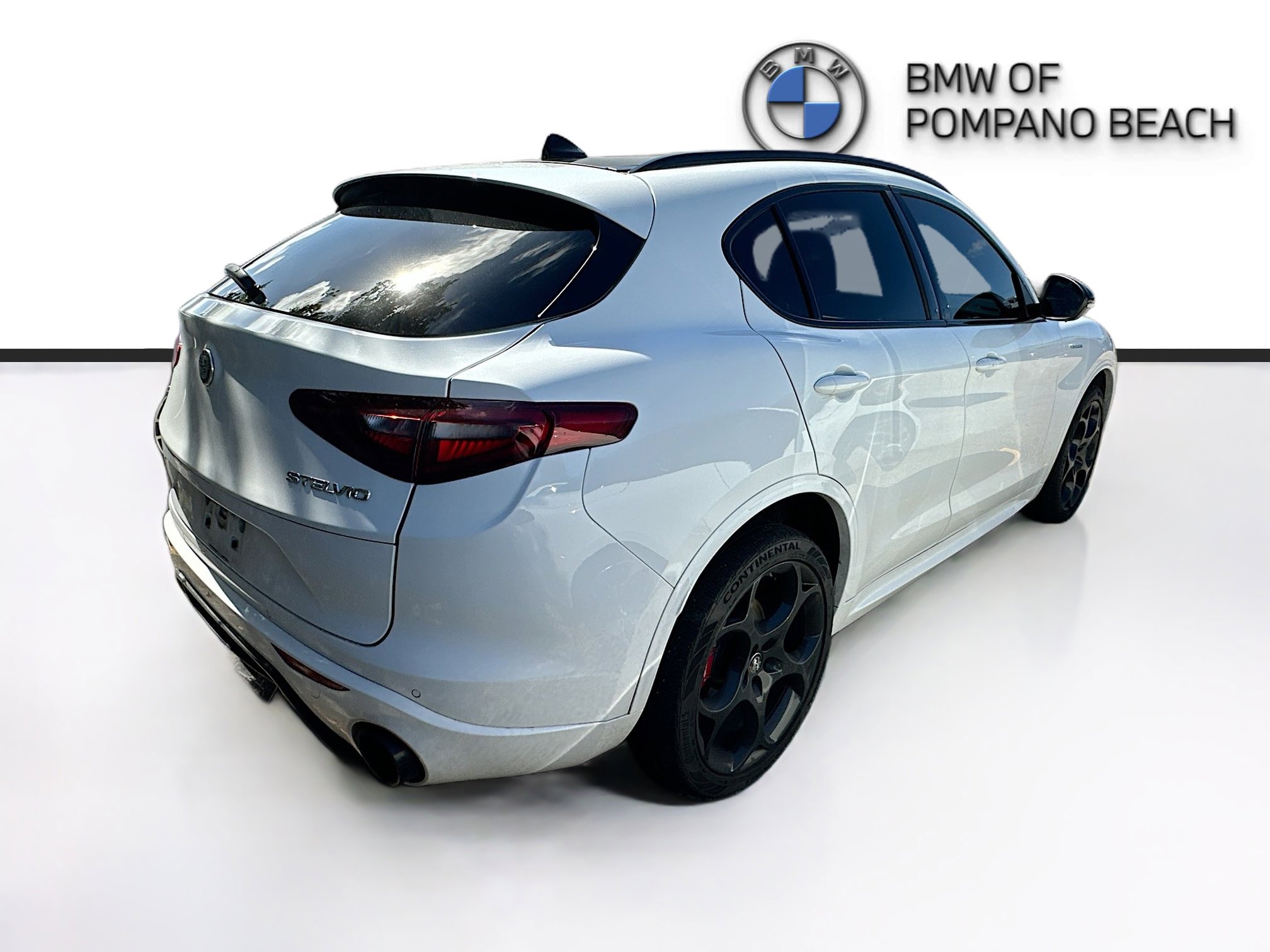 Used 2022 Alfa Romeo Stelvio Veloce AWD/4WD image 5