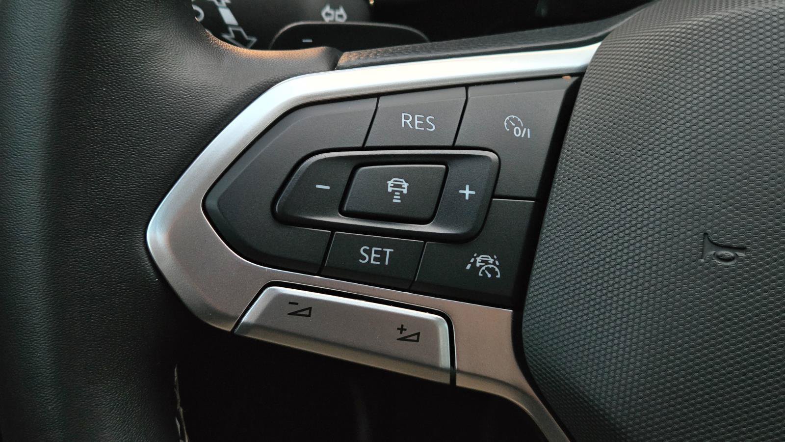 Used 2024 Volkswagen Atlas SE FWD image 27