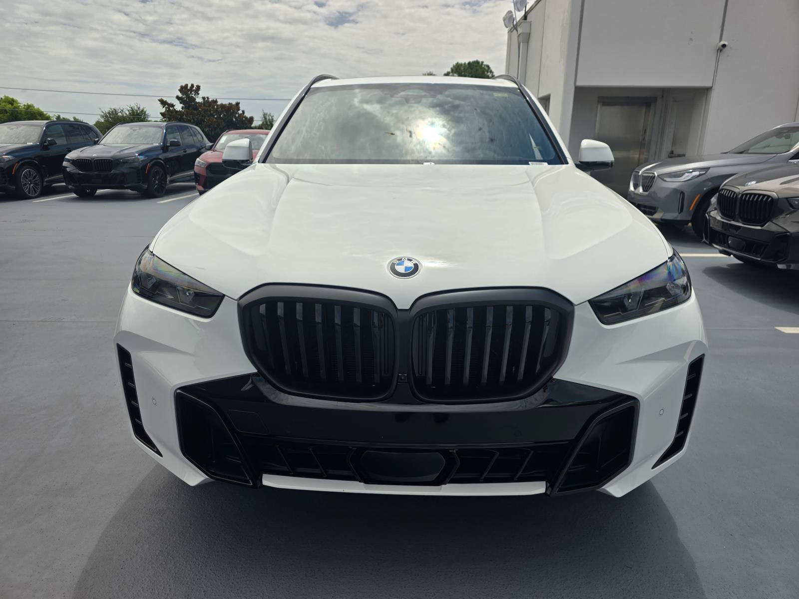 New 2026 BMW X5 sDrive40i w/ M Sport Package RWD image 3