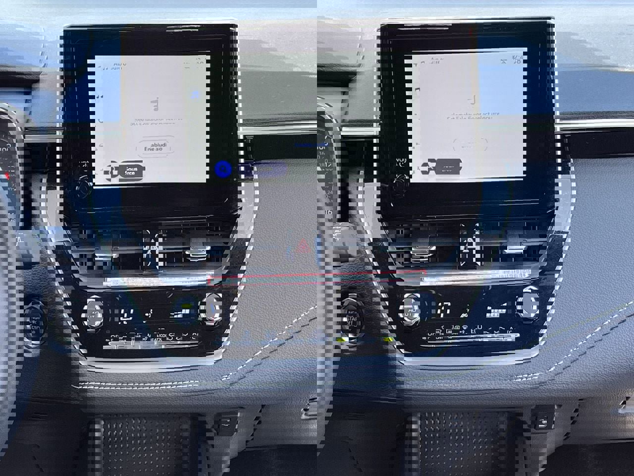 Used 2025 Toyota Corolla SE image 13