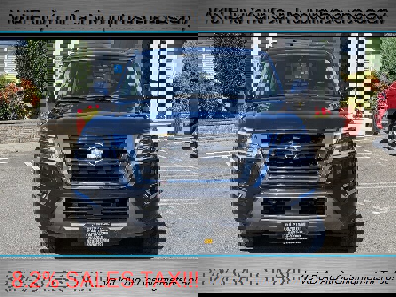 Used 2022 Nissan Armada SL w/ Captain's Chairs Package image 2