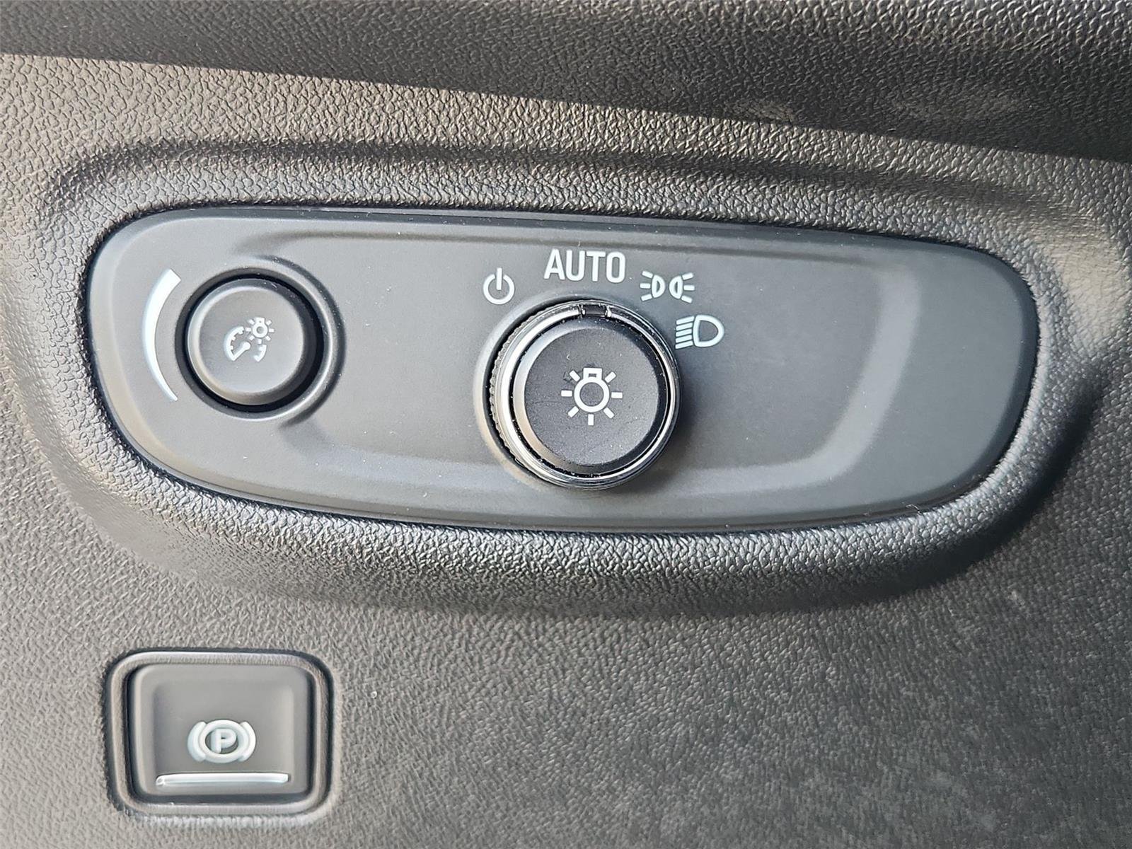 Used 2019 GMC Terrain SLE w/ Driver Convenience Package FWD image 17