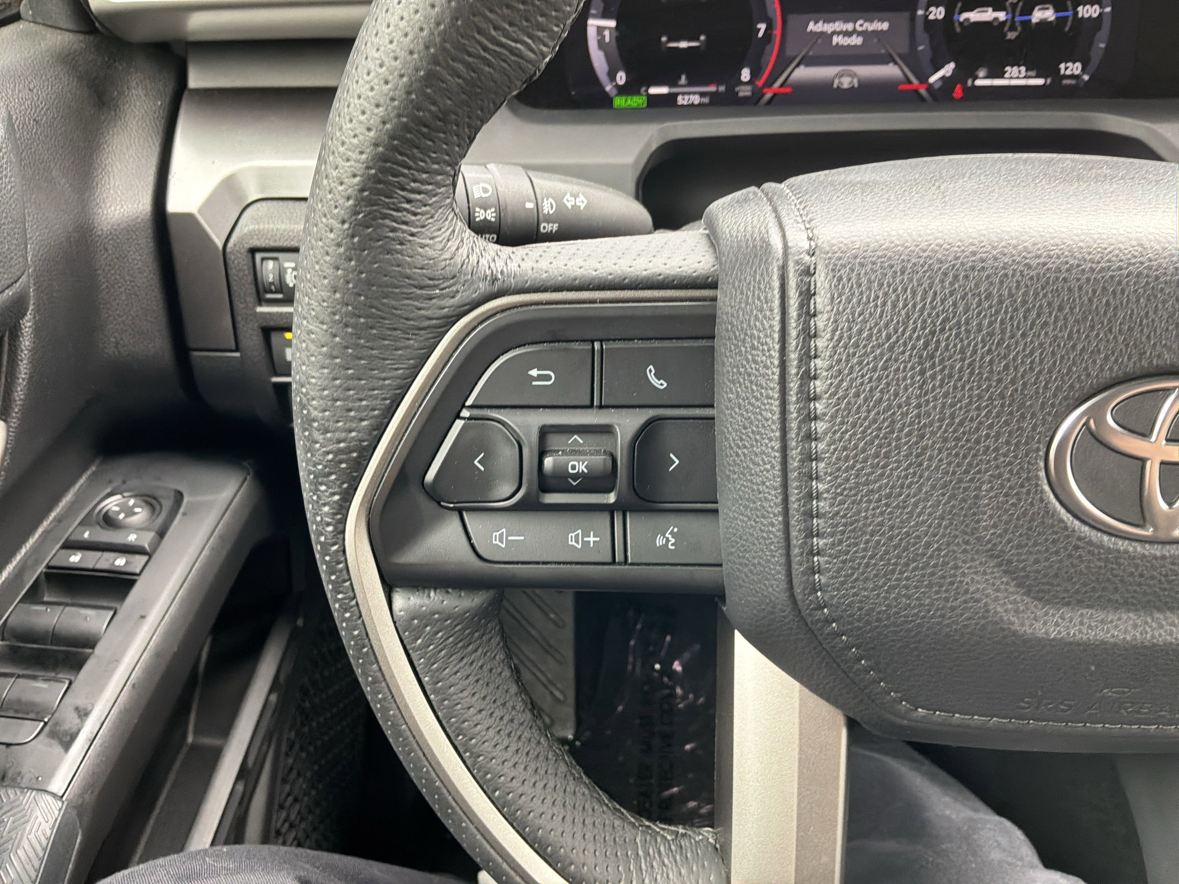 Used 2025 Toyota Tacoma TRD Off-Road AWD/4WD image 19