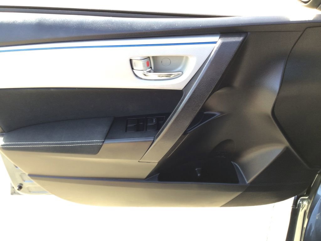 Used 2015 Toyota Corolla LE FWD image 16