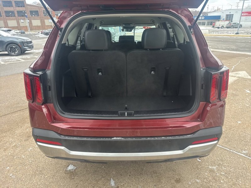 Used 2025 Kia Sorento S image 10